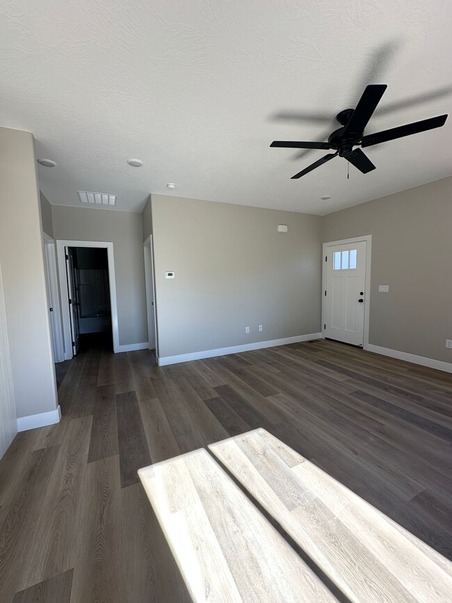 Building Photo - Inviting upstairs unit now available