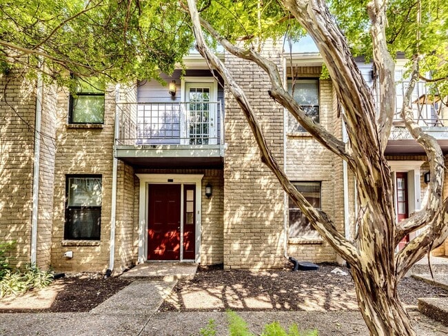 Primary Photo - Charming & Modern 2/BR and 2/BA Home Near ...