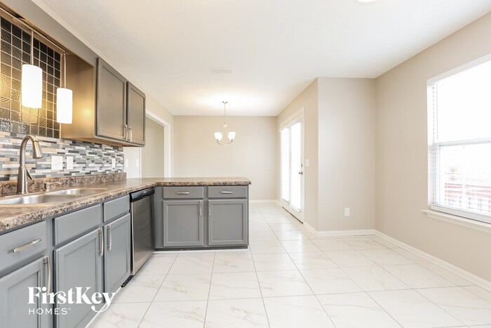 Building Photo - 1316 Sunray Dr