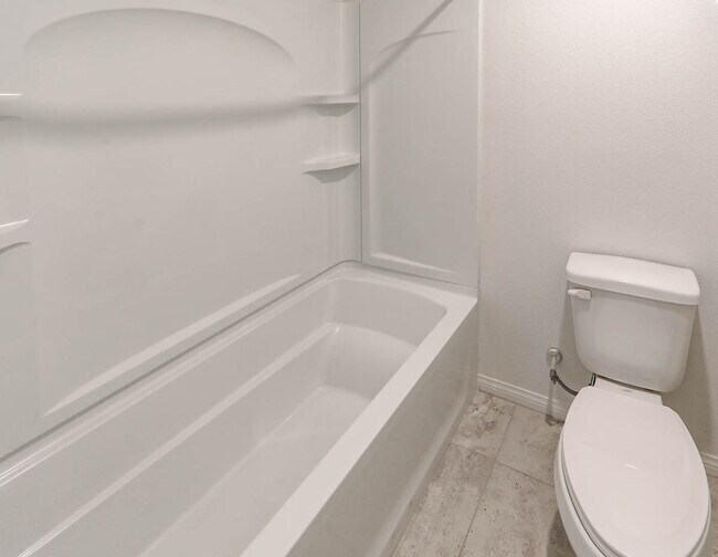 Building Photo - INSPIRADA BEAUTY WITH BED AND FULL BATH ON 1ST FLOOR