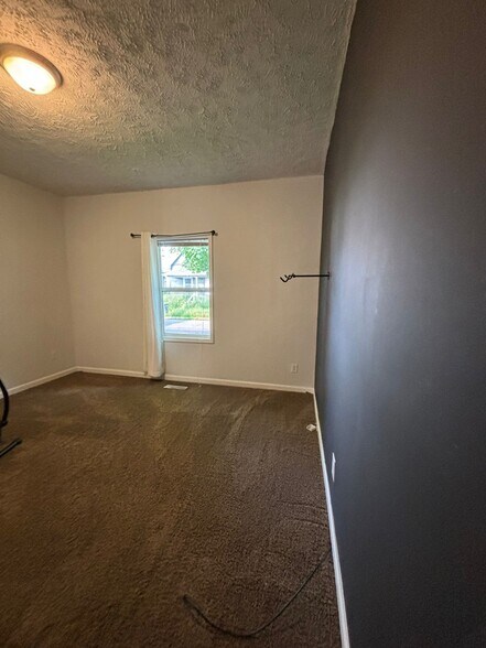 Building Photo - 2114 Barth Ave