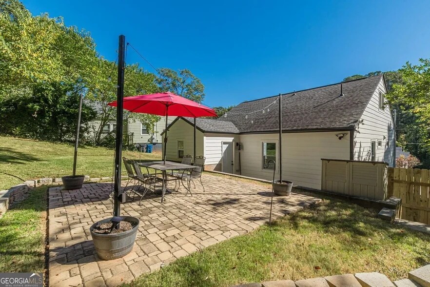 Building Photo - 2657 Blount St