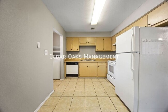 Building Photo - 2374 N Raven Ln