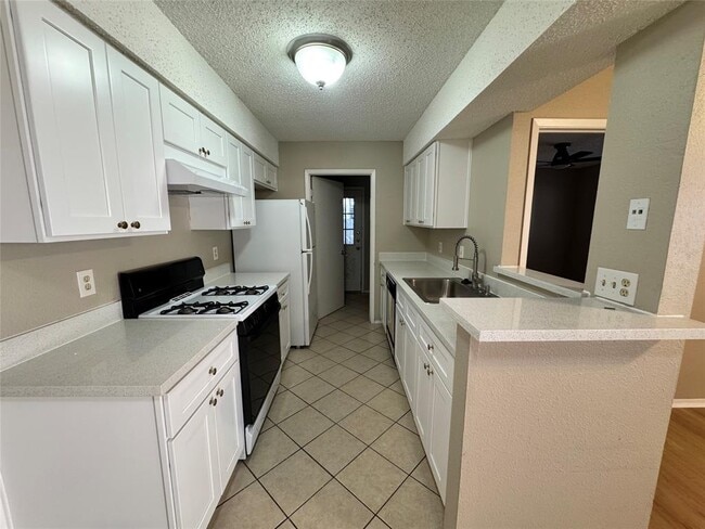 Building Photo - 12406 Deer Falls Dr