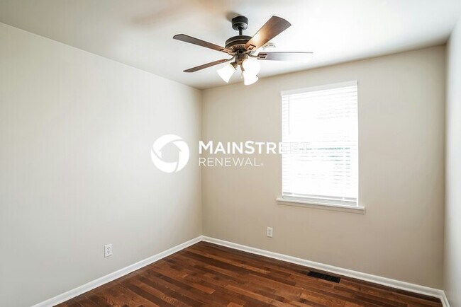 Building Photo - 4 Bedroom Pet-Friendly Home in NASHVILLE, TN with Main Street Renewal