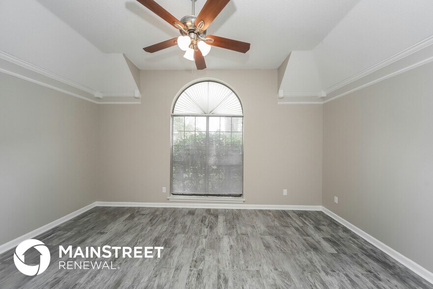 Building Photo - 6580 Silver Oak Cove