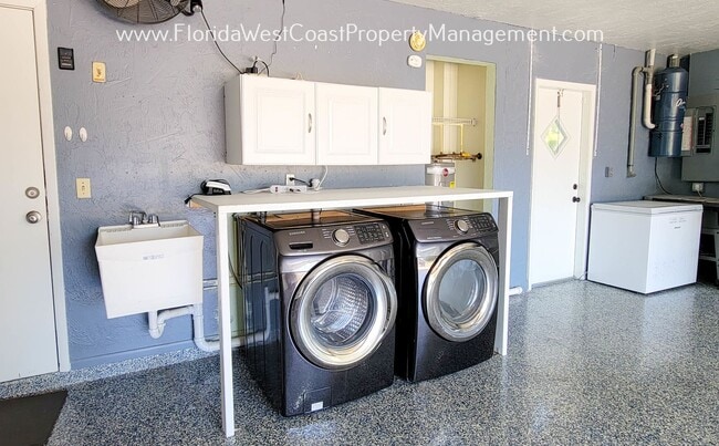 Building Photo - 5428 Beneva Woods Way
