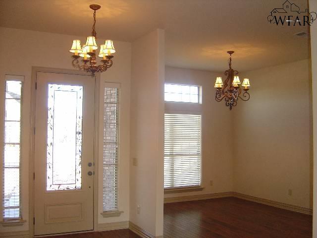 Building Photo - 8 Maplewood Ct