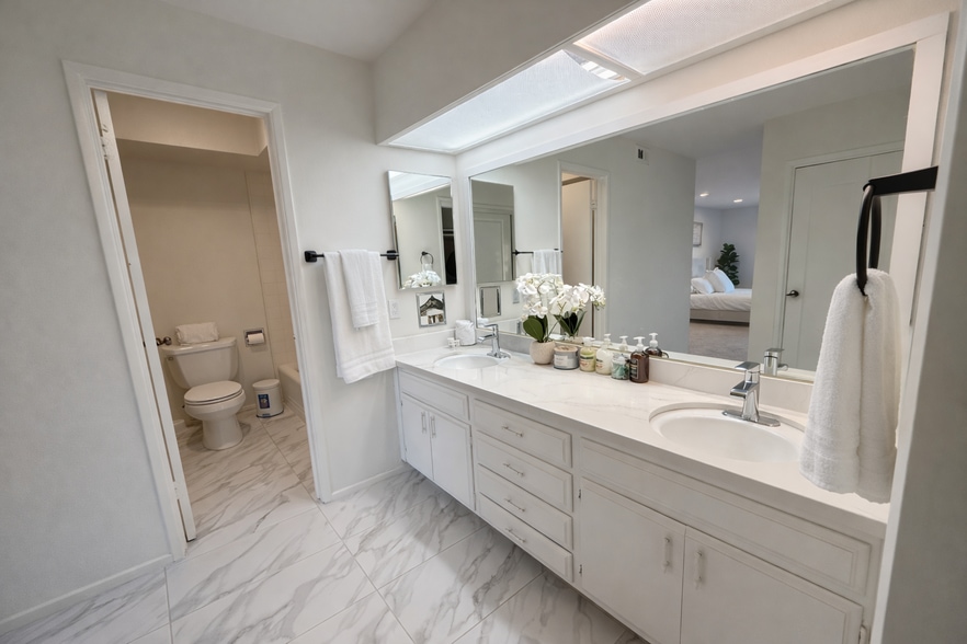 Building Photo - 7774 Via Capri