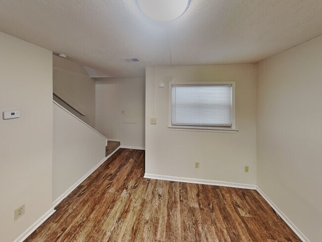 Building Photo - 162 E 12th Ave