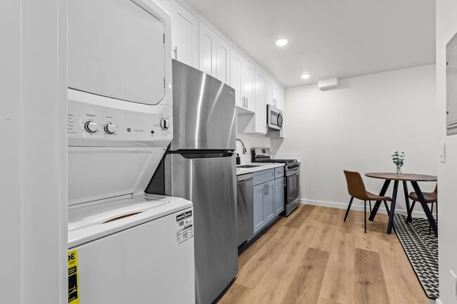 Building Photo - 838 Hilgard Ave