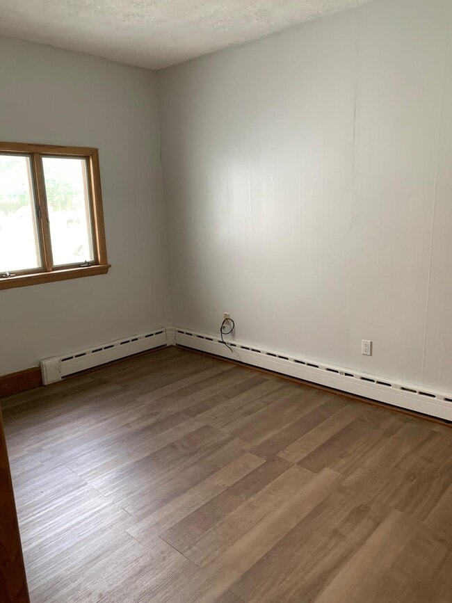 Building Photo - 746 Park Ave