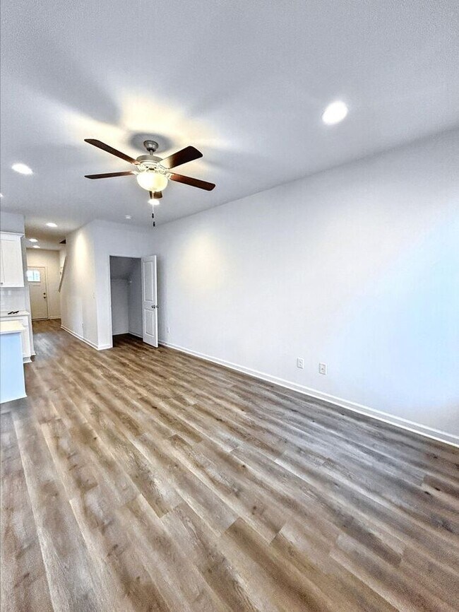 Building Photo - 2026 McDonald Dr