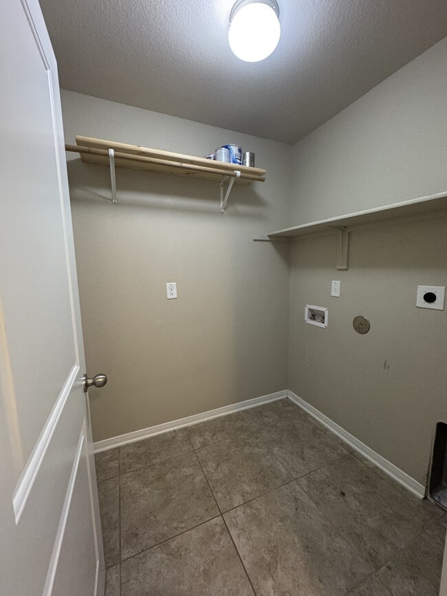Building Photo - 5611 Markham Dr