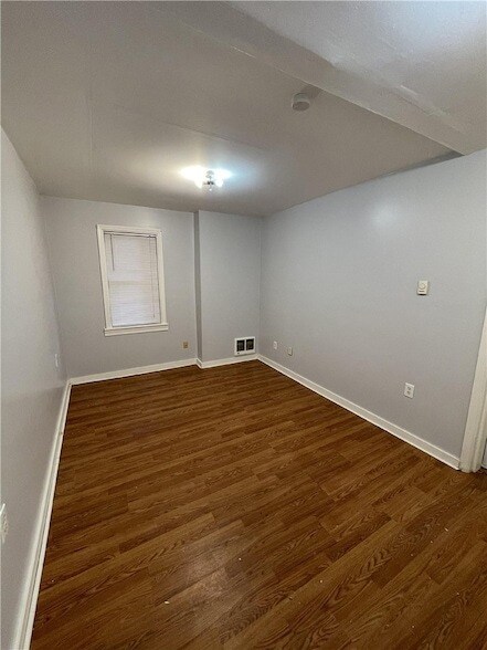 Building Photo - 456 Woodlane Ave