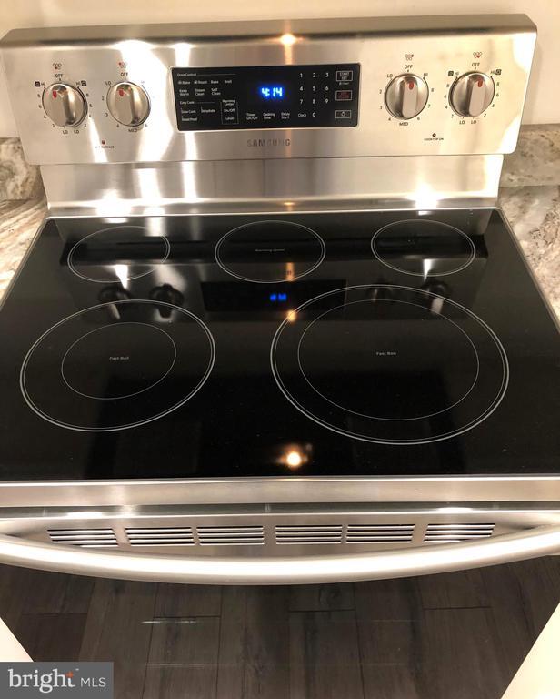 Building Photo - 14 Stonehenge Cir