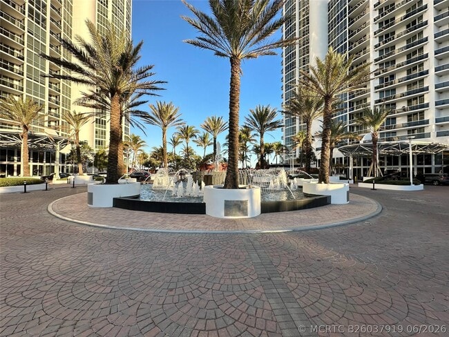 Building Photo - 18201 Collins Ave