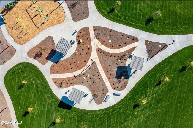 Building Photo - 3741 W Poinsettia Dr