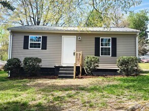 Building Photo - 1000 Camden St