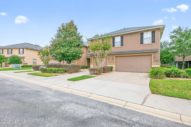 Building Photo - 3880 Buckthorne Dr