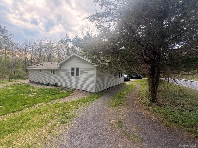 Building Photo - 157 White Bridge Rd