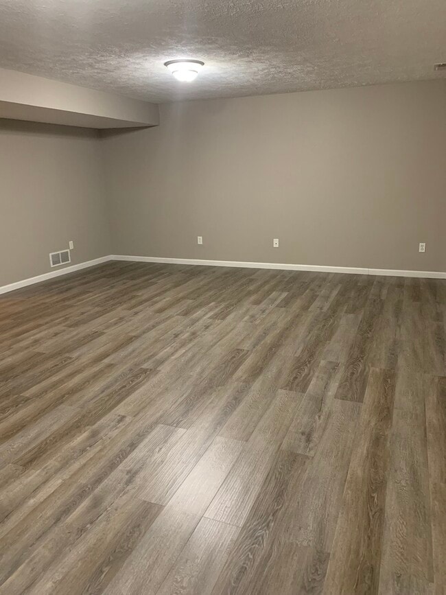 Building Photo - 1116 Doral Dr