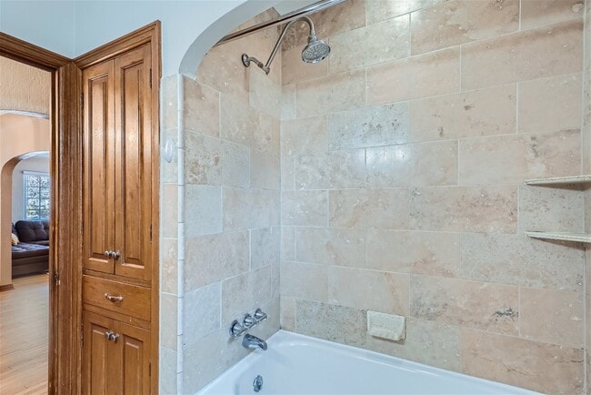 Building Photo - 695 Ash St.