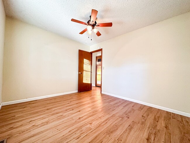 Building Photo - 3 bed/2 bath HOME w/ Garage! NOW LEASING! ...
