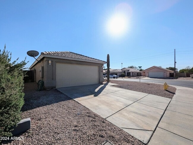 Building Photo - 7059 W Gardenia Ave