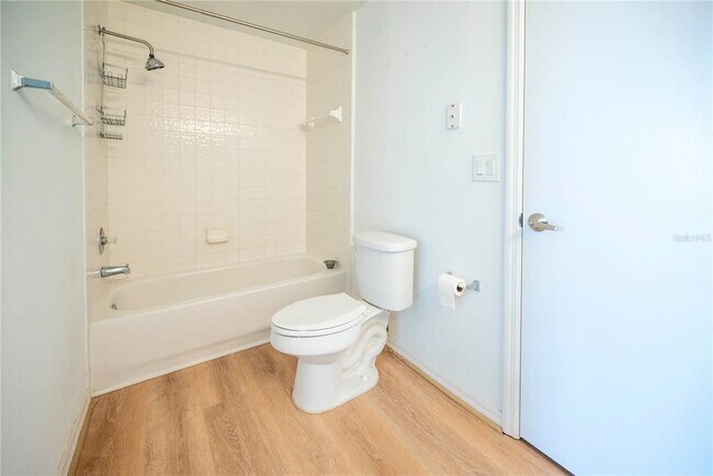 Building Photo - 5554 Metrowest Blvd