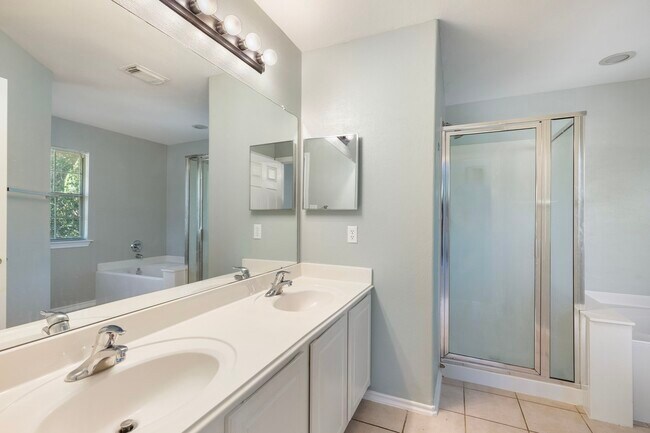 Building Photo - 229 Summerhaze Cir