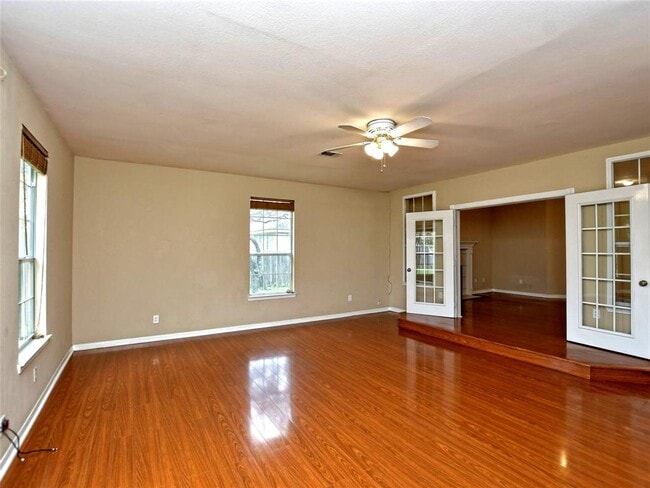 Building Photo - 13220 Villa Park Dr
