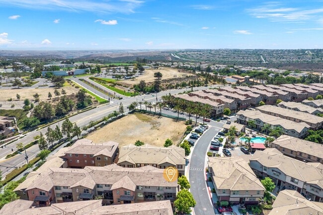 Building Photo - 2 Bedroom Townhome in the Lakepointe Community!