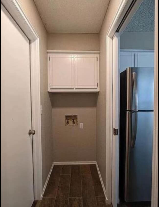 Building Photo - 413 Midland Dr