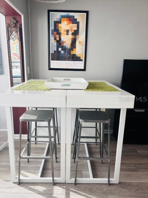 Building Photo - 4575 Cove Cir