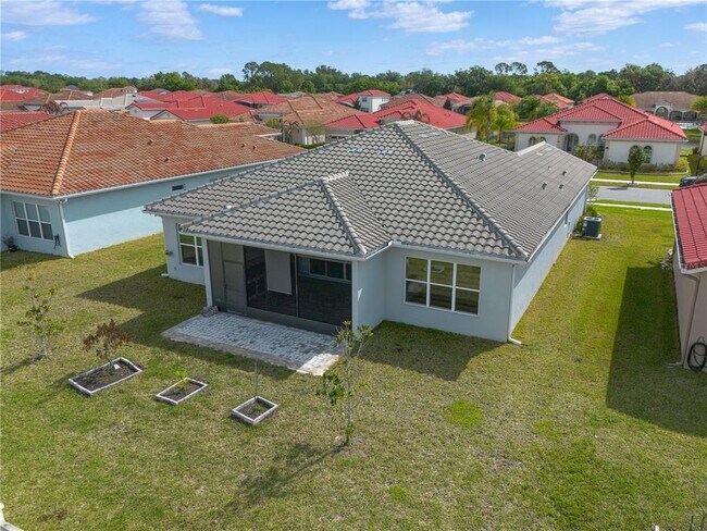 Building Photo - 2320 Symphony Cir