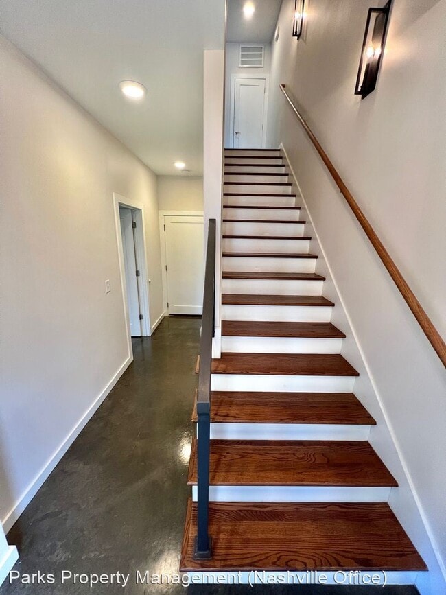 Building Photo - 3 br, 3 bath House - 1035 Chester Ave #2