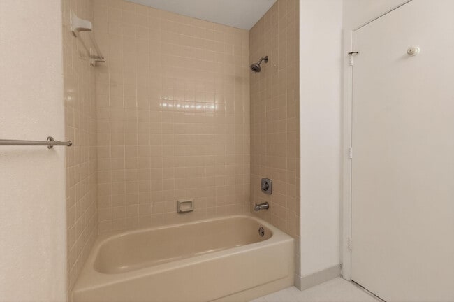 Building Photo - 6425 96th Pl S