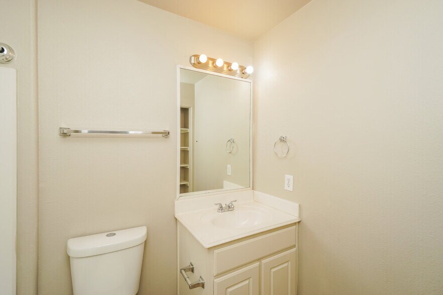 Building Photo - 5523 Red Canyon