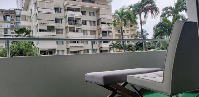 Building Photo - Window AC. Waikiki. Near Beaches.