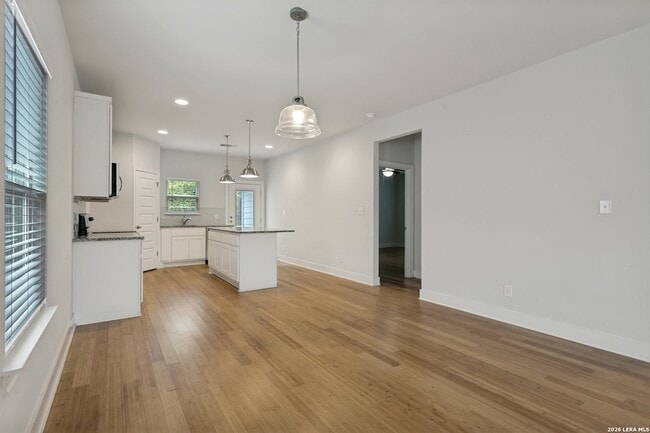 Building Photo - 423 Channing Ave