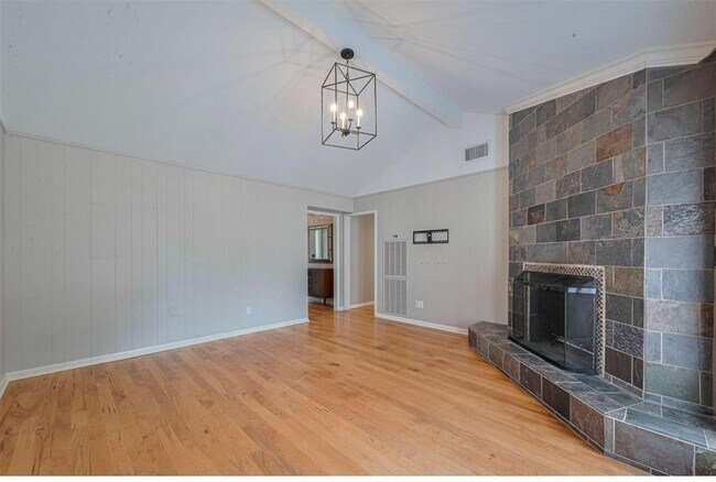 Building Photo - 927 Carlingford Ln