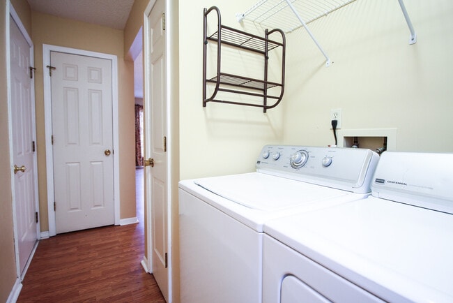 Building Photo - 306 Orchard Cir