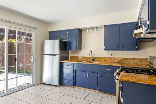 Building Photo - 350 Pismo St