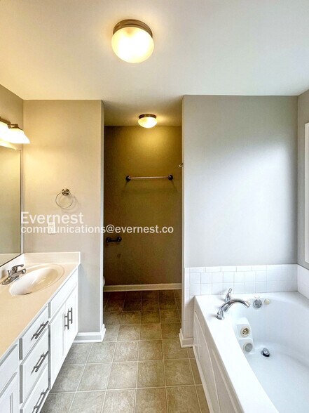 Building Photo - 3740 N Jot Dr