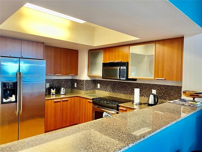 Building Photo - 16699 Collins Ave