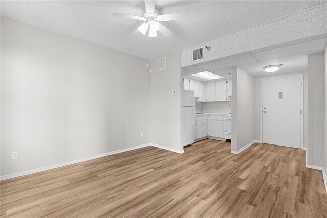 Building Photo - 411 1st Ave N