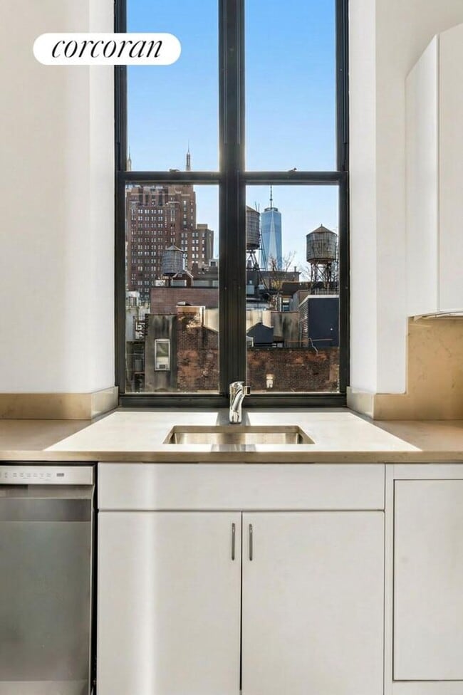 Building Photo - 489 Broome St