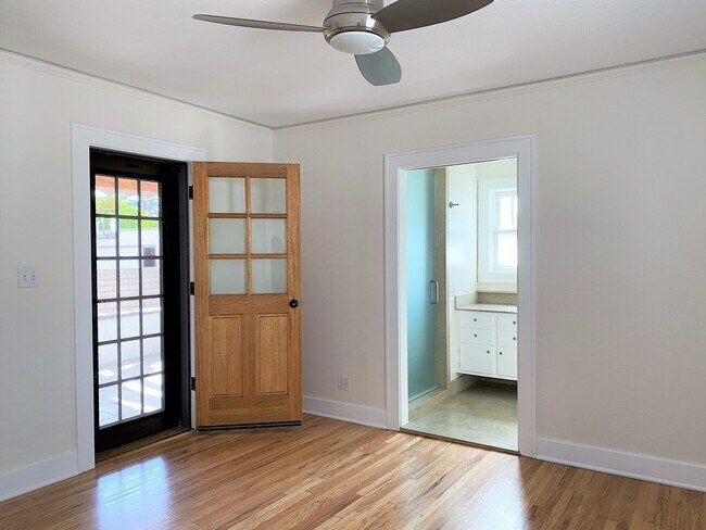 Building Photo - Restored Spanish Style Wilshire Square Home