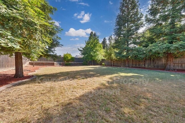 Building Photo - 617 Vernon Oaks Dr